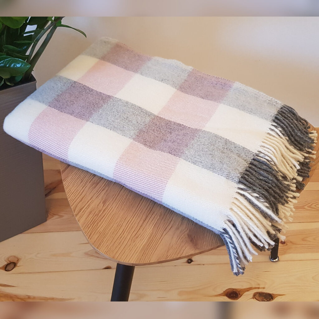Blanket-From-New-Zealand-Wool-400g-Pink-Big-Checkered-Epicofnature